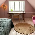 Idyllic Summerhouse On The Cliff With Sea View 스바네케