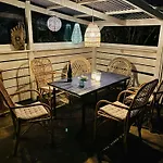 펜션 Idyllic Summerhouse On The Cliff With Sea View 스바네케