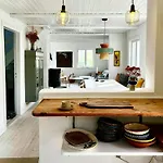 펜션 Idyllic Summerhouse On The Cliff With Sea View