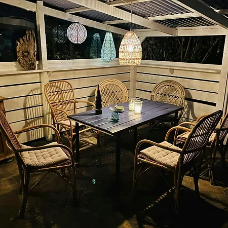 펜션 Idyllic Summerhouse On The Cliff With Sea View 스바네케