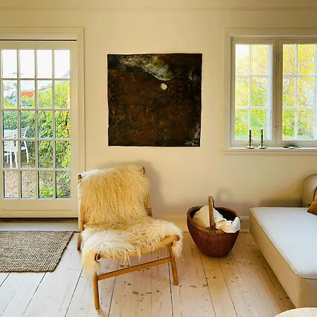 펜션 Idyllic Summerhouse On The Cliff With Sea View 스바네케